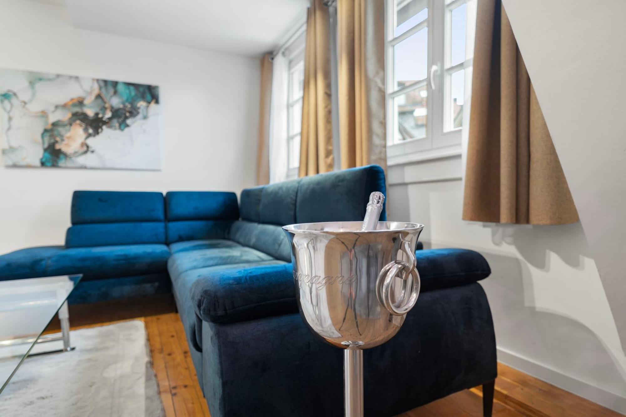 Apartment Traumhaft Gelegene Altbau-wohnung Im Herzen Von - Parking