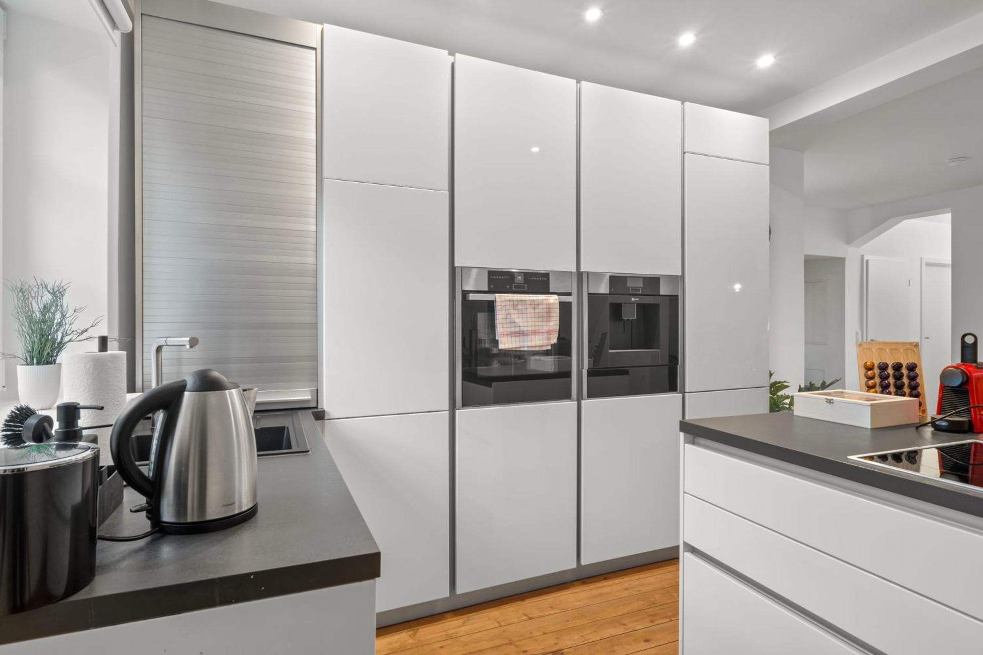 Traumhaft Gelegene Altbau-wohnung Im Herzen Von - Parking Apartment *