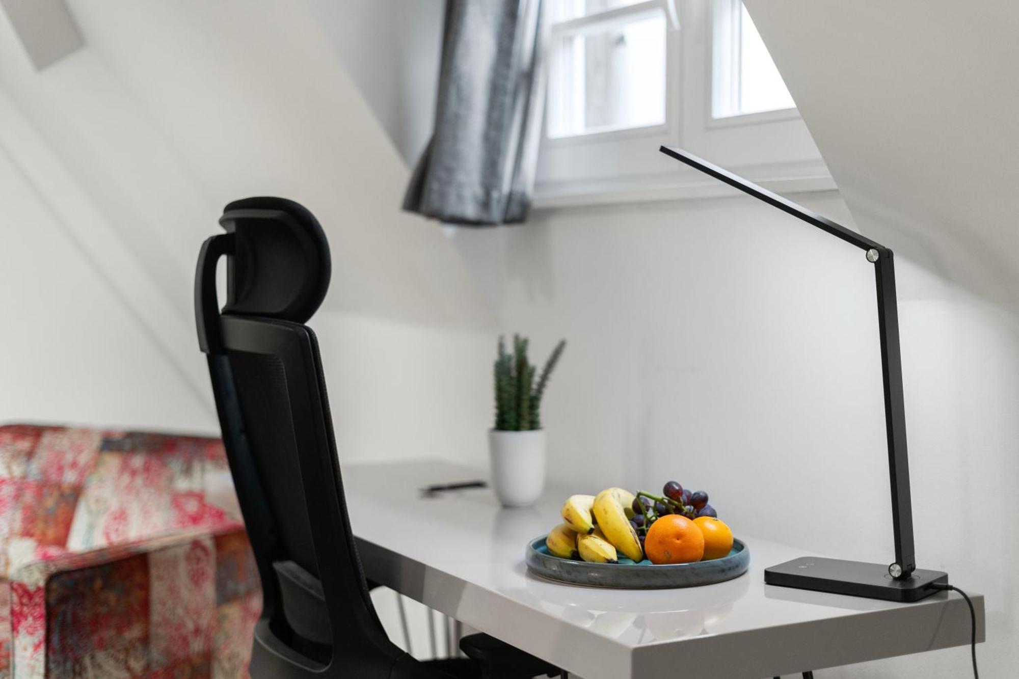 Traumhaft Gelegene Altbau-wohnung Im Herzen Von - Parking Apartment